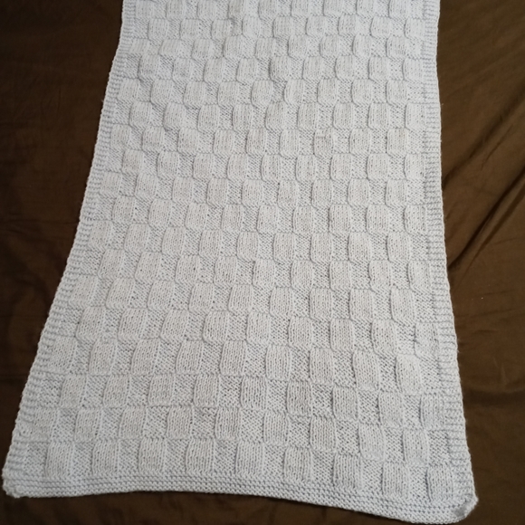 πTWO HANDMADE CROCHET THROW πΆ - Picture 10 of 16